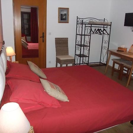 Le Domaine Du Grand Cellier Chambres D'Hotes En Savoie Tournon Bilik gambar