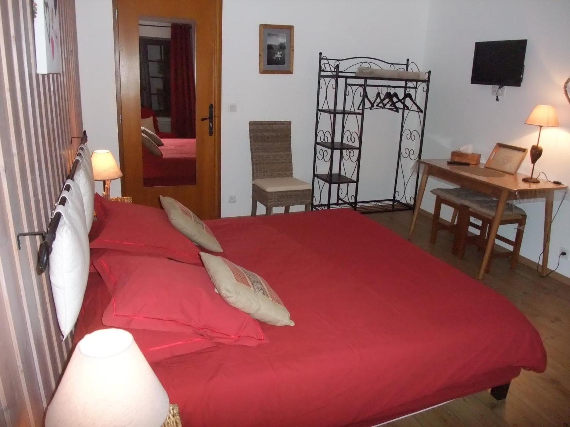 Le Domaine Du Grand Cellier Chambres D'Hotes En Savoie Tournon Bilik gambar